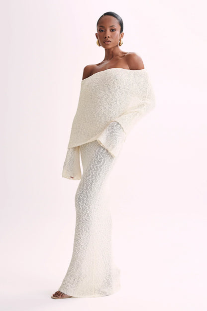 Elara - Elegant Off-Shoulder Maxi Dress