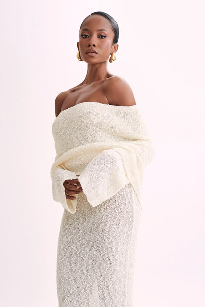 Elara - Elegant Off-Shoulder Maxi Dress